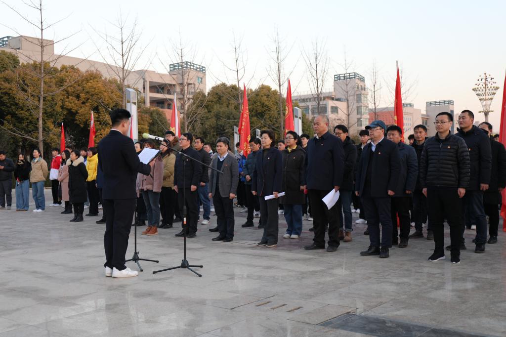 我校举行新学期升旗仪式暨开学思政第一课活动